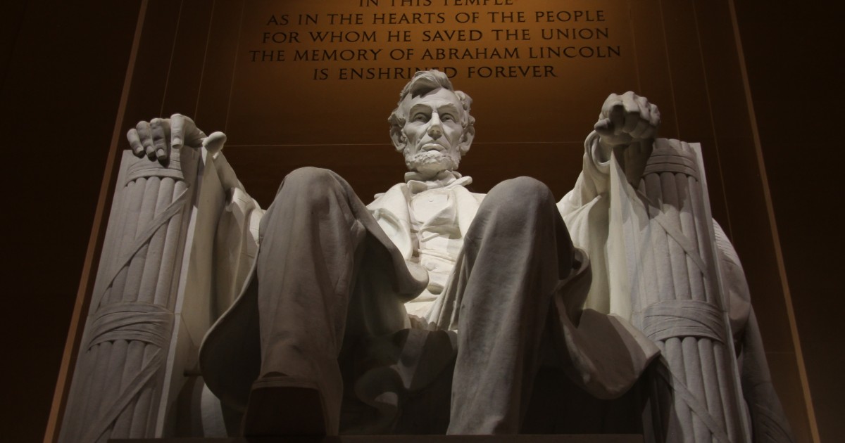 Dramatic photo of the Lincoln Memorial